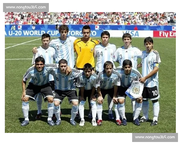 蓝白狂潮燃爆世界杯 阿根廷球迷欢庆巅峰时刻 蓝白狂潮燃爆世界杯 阿根廷球迷欢庆巅峰时刻